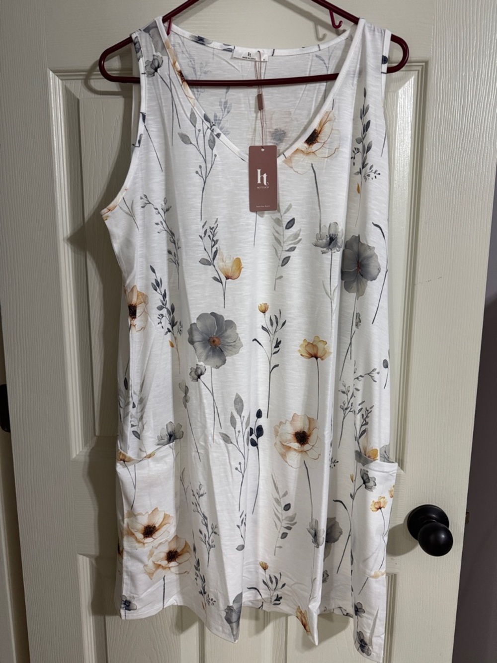 Sleeveless V-Neck Floral Midi Dress in White with Gray & Yellow Flowers XL
